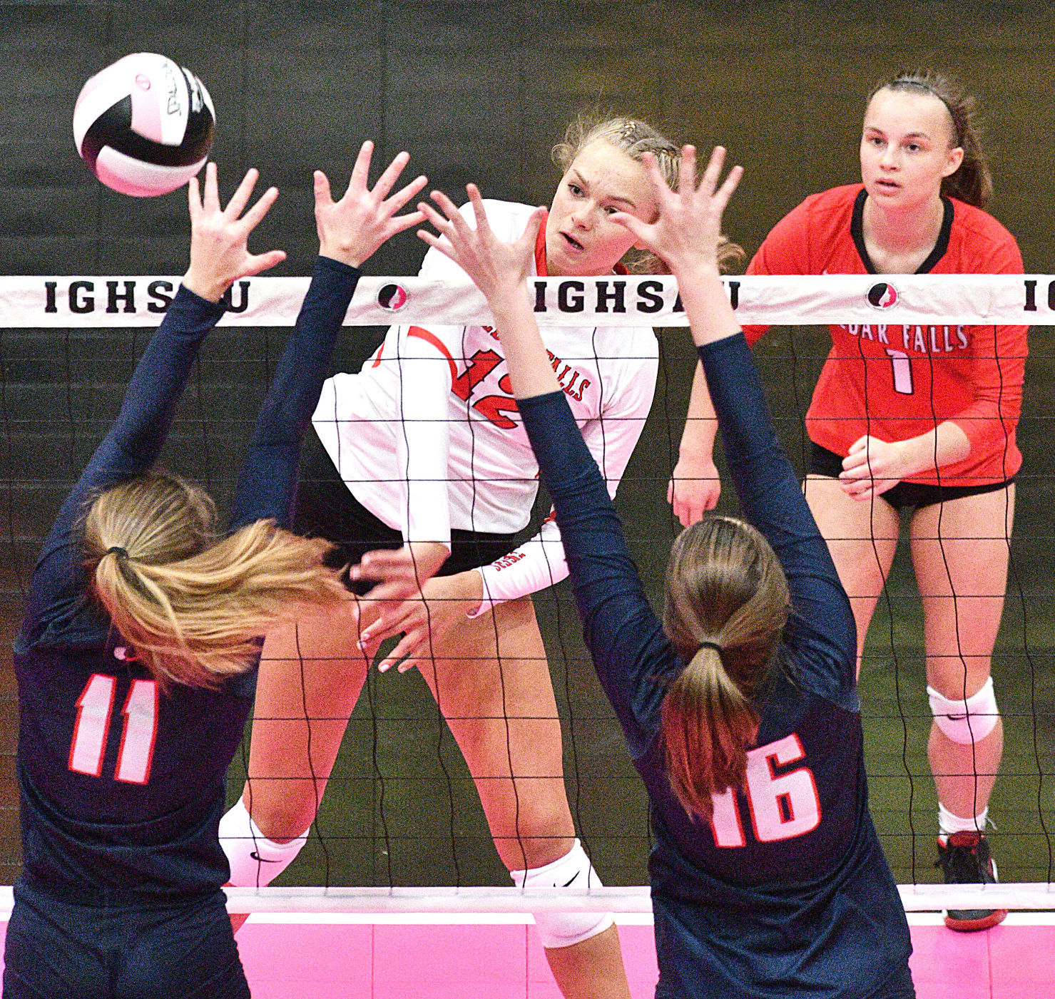 Cedar Falls vs Urbandale state volleyball